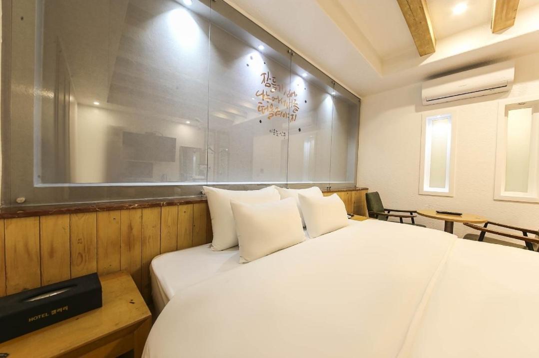 Pyeongtaek Gallery Hotel Bagian luar foto