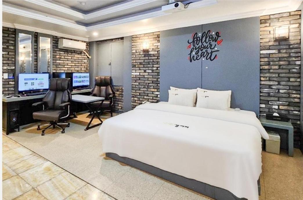 Pyeongtaek Gallery Hotel Bagian luar foto